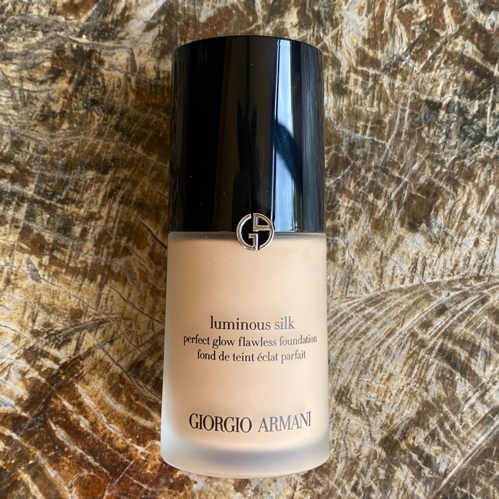 Armani Luminous Silk Oil Free Foundation Shade 4.5 Light to Medium Neutral